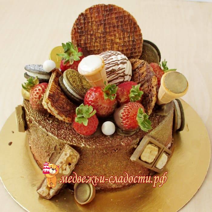 Торт с клубникой, голубикой, ежевикой, смородиной - ягодный торт